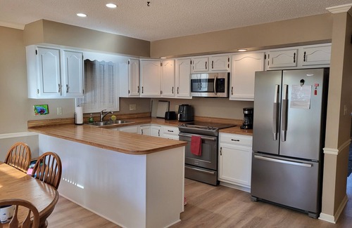 Evansville House | Spacious, clean, convenient 2 bedroom townhouse - perfect for families