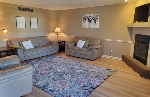 Evansville House | Spacious, clean, convenient 2 bedroom townhouse - perfect for families