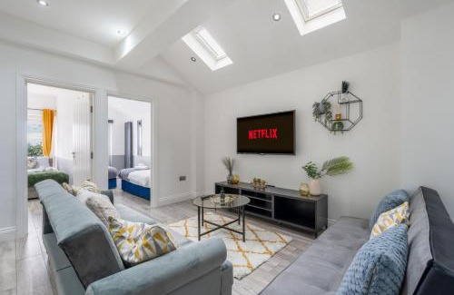 East Acton House | Spacious & Comfortable 3-Bedroom Retreat in NW10