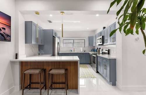 Allapattah House | Spacious, comfortable home for family and friends to relax, have fun, and explore Miami and South Florida. 10 min. to downtown and 10-20 minutes to several beaches, including South Beach.