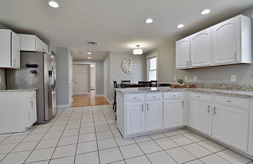 Milton House | Spacious, Comfy Colonial, minutes to Boston and highways