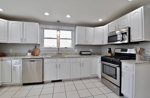 Milton House | Spacious, Comfy Colonial, minutes to Boston and highways