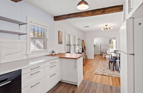 Kansas City House | Spacious & Comfy Home! Plaza/UMKC/Rockhurst University