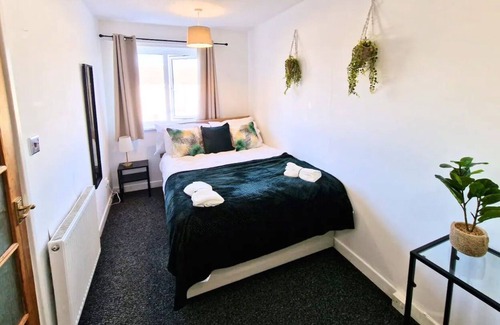 Marston Green House | Spacious & Comfy Near Nec/airport - Garden & Parking