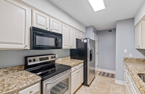 Hilton Head Island Condo | Spacious Condo Central location - Beach, Tennis, Pool walk to Coligny !