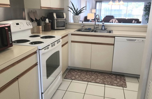North Naples Condo | Spacious condo in North Naples. 9 min drive to the beautiful beach-pool onsite