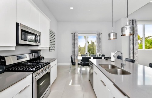 Reunion Apartment | Spacious Condo near Disney w/ Hotel Amenities - 7770 - 27 - 214