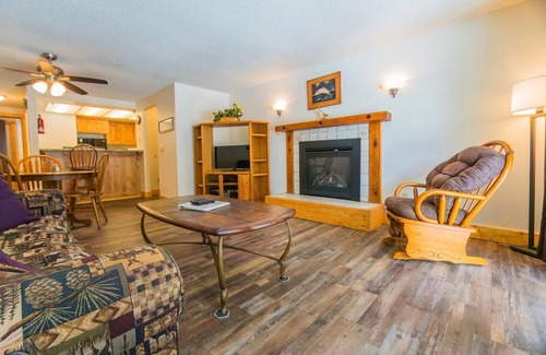 Island Park Condo | Spacious condo near the National Parks