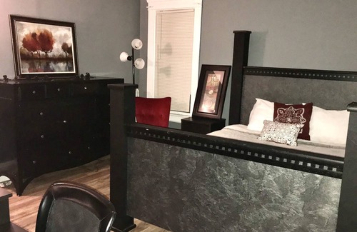Hough Condo | Spacious Condo Overlooking the Park