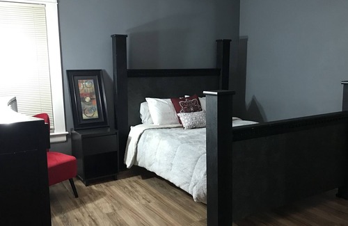Hough Condo | Spacious Condo Overlooking the Park