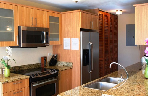 Sardinera Condo | Spacious Condo Resort Like W/Ocean View by Beach, WiFi, Free Parking, Dishwasher
