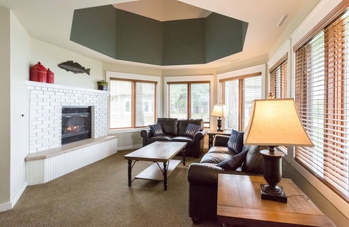 Nisswa Resort | Spacious Condo Steps from Gull Lake Shoreline with Fire Pits, Boat/Boat Lift Rentals