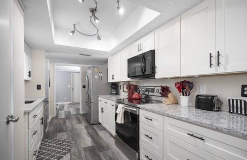 Sawgrass Condo | Spacious Condo w. Deck, Pool Access-Steps from the Beach