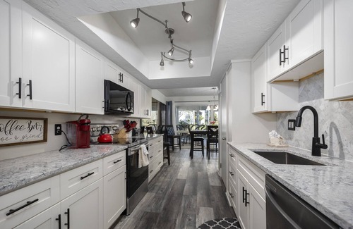 Sawgrass Condo | Spacious Condo w. Deck, Pool Access-Steps from the Beach