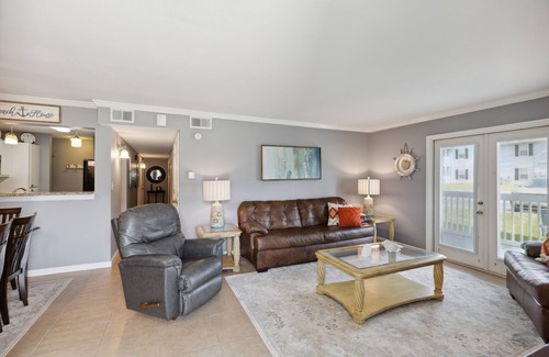 Gulf Shores Condo | Spacious Condo With Pool - 4 Miles To Beach, 3br 3 Bedroom Condo by Redawning