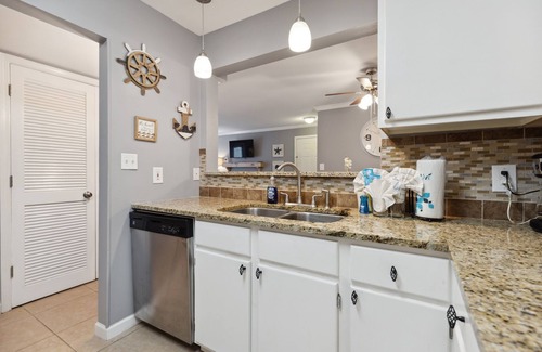 Gulf Shores Condo | Spacious Condo With Pool - 4 Miles To Beach, 3br 3 Bedroom Condo by Redawning