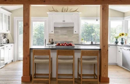 Waterbury House | Spacious Contemporary Dream Home