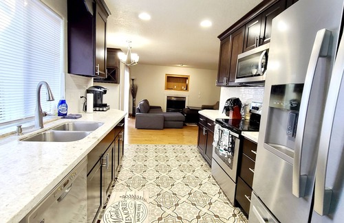Bull Mountain House | Spacious & Conveniently Located 4/2.5 House