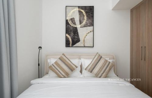 Nad Al Sheba Apartment | Spacious Corner 1 Bedroom 10mins from Dubai Mall