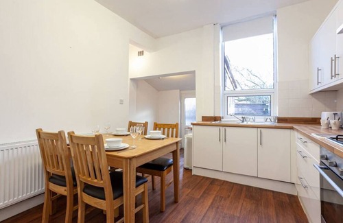 Walkden House | Spacious Cosy 2 Bedroom House by Bridgewater Canal