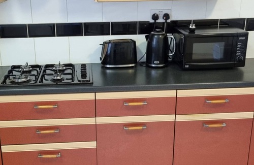 Rochdale Apartment | Spacious Cosy King Bed Flat Free Wi-Fi & Parking Rochdale