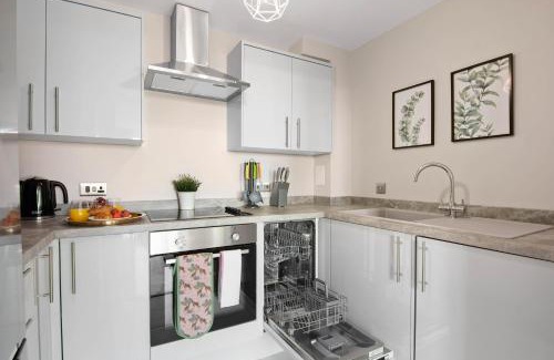 Whittington Apartment | Spacious & Cosy, Netflix, Parking, Colindale Station