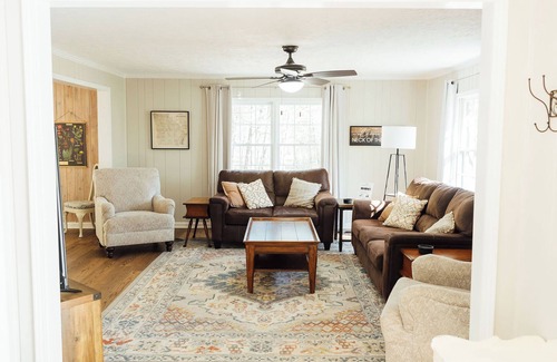 Dahlonega House | Spacious cottage convenient to Dahlonega, wineries & outdoor adventures!