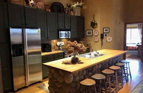 Camdenton Cottage | Spacious Cottage on Golfing Resort w/Ice Skating & Morenn