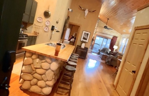 Camdenton Cottage | Spacious Cottage on Golfing Resort w/Ice Skating & Morenn
