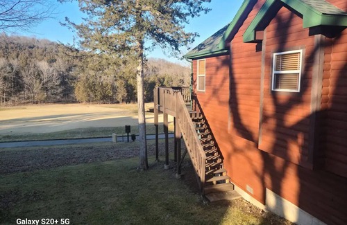 Camdenton Cottage | Spacious Cottage on Golfing Resort w/Ice Skating & Morenn
