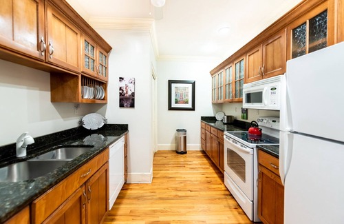 Beach Institute Apartment | Spacious Cottage w/King Bed, Patio, Easy Parking by Lucky Savannah