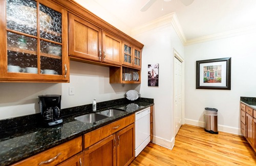 Beach Institute Apartment | Spacious Cottage w/King Bed, Patio, Easy Parking by Lucky Savannah
