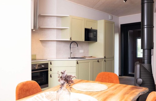 Maubray Cottage | Spacious Cottage with Garden