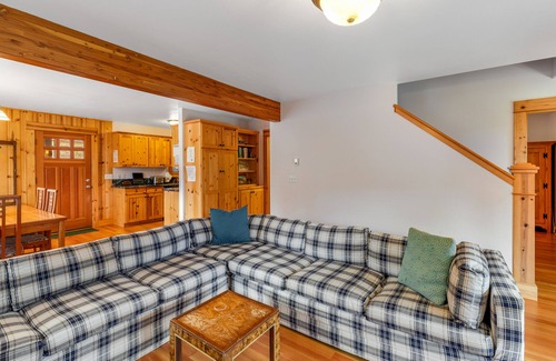 Gearhart Cottage | Spacious Cottage with Enclosed Yard - Walk to the Beach, Weddings Welcome