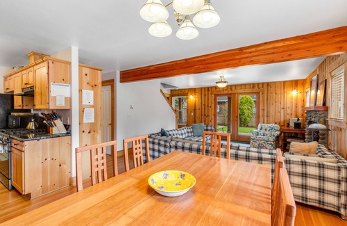 Gearhart Cottage | Spacious Cottage with Enclosed Yard - Walk to the Beach, Weddings Welcome