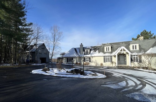 Knowlton House | Spacious Country House on 22 Acres near ski/outdoor centres