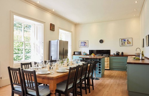 Monzie House | Spacious country house for 12 with hot tub - pets welcome