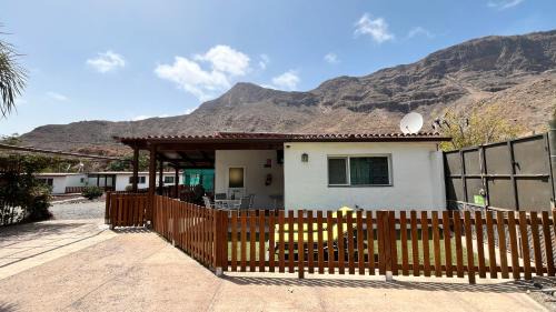 San Bartolome de Tirajana Apartment | Spacious Country House Near Fataga