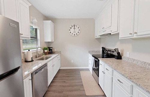 Grand Bay House | Spacious Country Living with Fishing Lake!