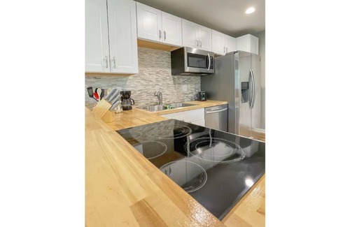 Latonia House | Spacious, cozy 3BR home 3.1 miles to Paul Brown