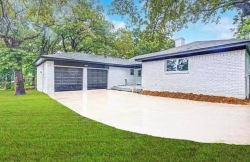 Ederville House | Spacious/Cozy home in Fort Worth!