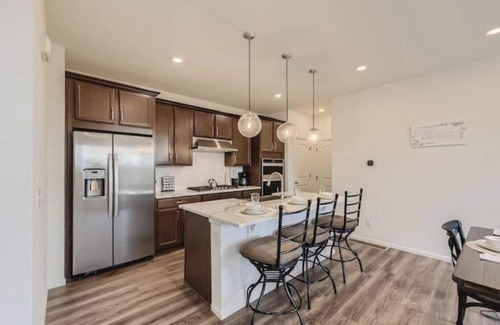 The Pinery House | Spacious Cozy Retreat with Fireplace between Parker & Castle Rock