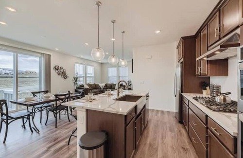 The Pinery House | Spacious Cozy Retreat with Fireplace between Parker & Castle Rock