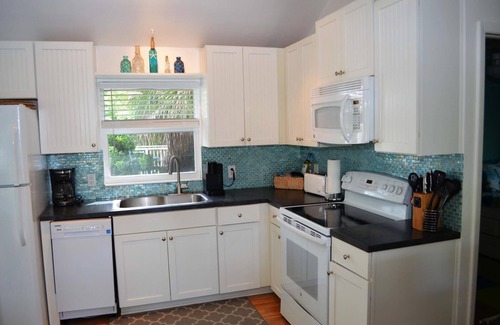 North Captiva Cottage | Spacious "Crab Cakes" Cottage on N. Captiva Island,FL with GolfCart and Starlink