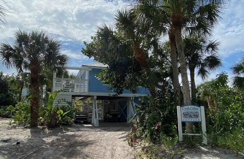 North Captiva Cottage | Spacious "Crab Cakes" Cottage on N. Captiva Island,FL with GolfCart and Starlink