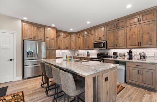 Cleveland House | Spacious Creek-side Home in the Woods near Wineries, Helen and Dahlonega