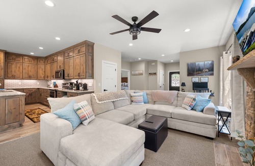 Cleveland House | Spacious Creek-side Home in the Woods near Wineries, Helen and Dahlonega