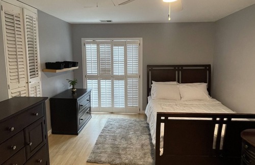Northeast Condo | Spacious DC Home w/ FREE Parking in gated community