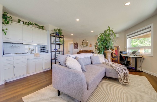 Freeland House | Spacious Deck w/Ocean View: Puget Sound Gem!