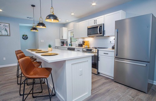 Near East Side Cottage | Spacious Delightful 4 BR/3 BA Close to Downtown